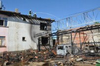 KARAHÜYÜK - Garajla Birlikte Traktör Ve Ticari Araç Kül Oldu