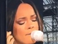 RIHANNA - Rihanna konserinde ağladı
