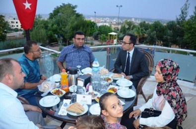 Vali Çataklı, Roketli Saldırı Sonucu Hayatını Kaybeden Vatandaşların Yakınları İle İftarda Buluştu