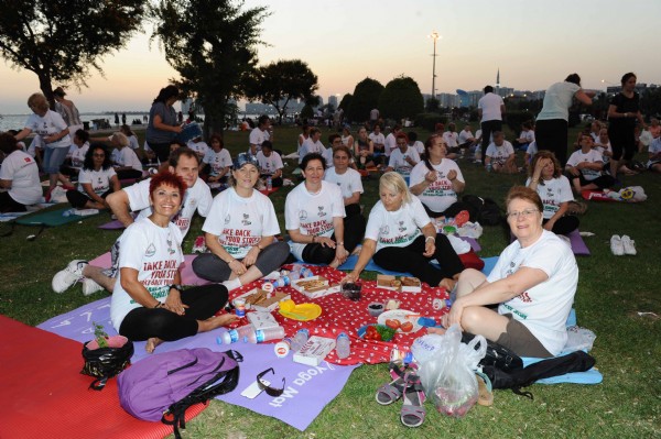 Karşıyaka'da önce yoga sonra iftar