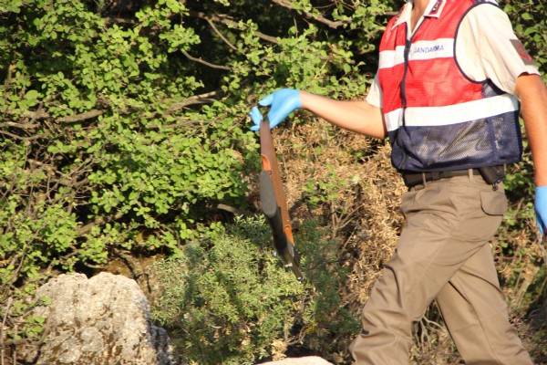 Hamile karısını öldürüp intihar etti