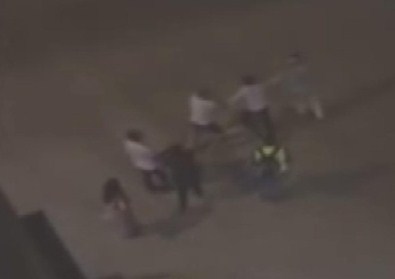 5 Kişi Tarafından Ölesiye Dövüldü