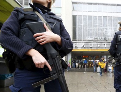 Almanya'da sinemaya silahlı saldırı