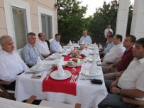 DAVUT ÇALıŞKAN - Ankara Yeni Mahalle Belediye Başkanı Fethi Yaşar Hemşehrilerine İftar Yemeği Verdi