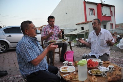 Başkan Bakıcı Ve Eşi İftarda Yediler Mahallesine Misafir Oldu