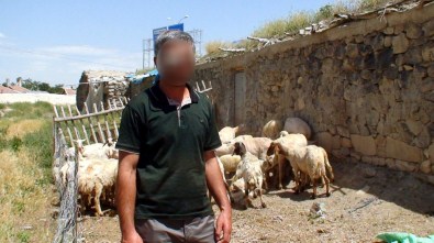 Cinsel İlişki Teklif Edip, 25 Bin TL'sini Aldılar