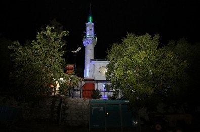 Dağyeniköy Camii'ne Işıklandırma