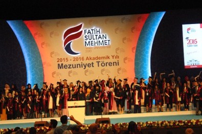 Fatih Sultan Mehmet Vakıf Üniversitesi Üçüncü Mezunlarını Verdi