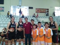 12 DEV ADAM - Play Off Spor Kulüp Çanakkale İl Genelinde Üçüncü Oldu
