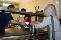 ZEKAT - Ramazan Ayın Da 600 Kişiye Sıcak Yemek