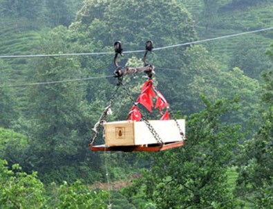 Rize'de zorlu cenaze yolculuğu