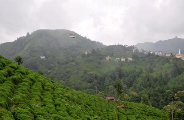 Rize'de zorlu cenaze yolculuğu