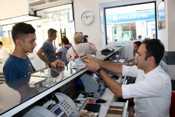 Dövizciler '1 dolar' stokluyor