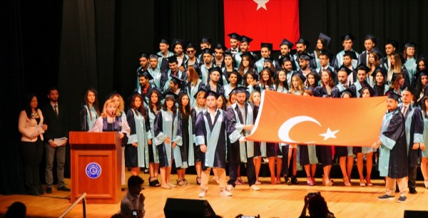 'Hendek' pankartına bayraklı cevap