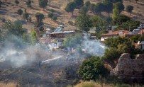 Bergama'da Korkutan Yangın