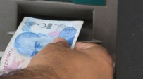 RASIM AVCı - Çektiği 10 Bin Lirayı ATM'de Unuttu