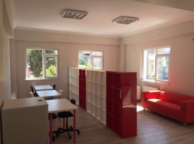 Soma Çocuk Gelişim Merkezi'ne 5 Bin Kitaplık Kütüphane