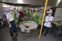 Tepebaşı'nda Günlük 5 Bin Porsiyon Sıcak Yemek Dağıtılıyor