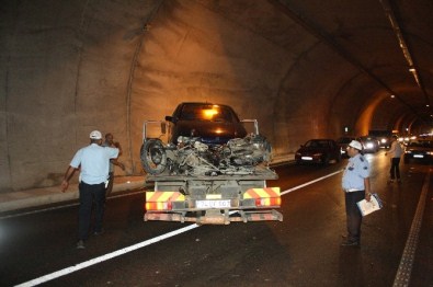 Tünelde Otomobil İle Motosiklet Çarpıştı Açıklaması 1 Yaralı