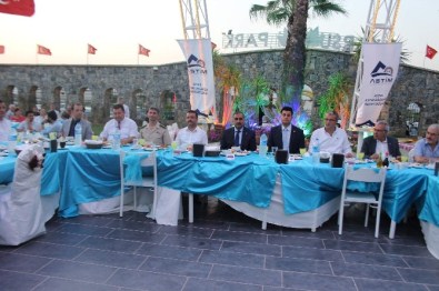 Vali Koçak, Astim'in İftarında İşadamları İle Bir Araya Geldi