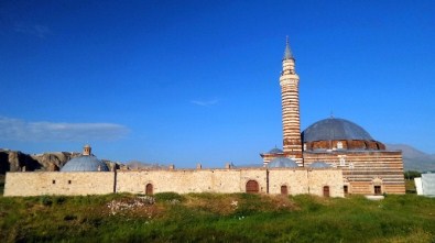 Van'da 317 Camide 'İtikâf' Hazırlığı