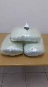 64 Yaşındaki Kadın 12 Kilo Esrarla Yakalandı