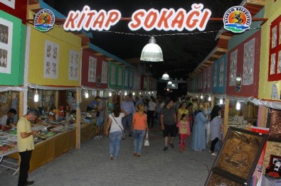 Atakum'da Kitap Sokağı Oluşturuldu