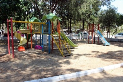 Başkan Karaçoban Akkeçili Mahallesindeki Çocukları Sevindirdi