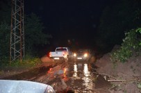 MEHMET YAPıCı - Fatsa'da Sağanak Yağmur Heyelana Yol Açtı