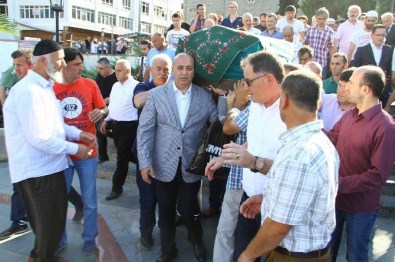 Güven Özyurt'un Annesi Toprağa Verildi