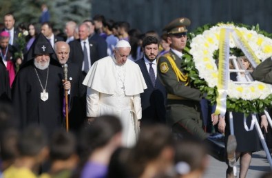 Papa Sözde Ermeni 'Soykırım' Anıtını Ziyaret Etti