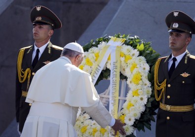 Papa 'Sözde Ermeni Soykırımı' Anıtını Ziyaret Etti