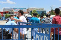 GRUP GENÇ - Şehit Cenazesi Öncesinde Pankart Gerginliği