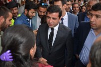 HALKLARIN DEMOKRATİK PARTİSİ - Selahattin Demirtaş Yüksekova'da