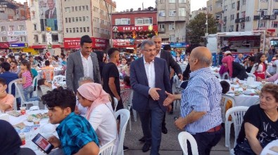 Zeytinburnu Belediye Başkanı Aydın İftarını İlçe Meydanında Vatandaşlarla Yaptı
