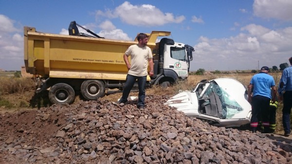 Kağıt gibi araçtan sağ çıktılar