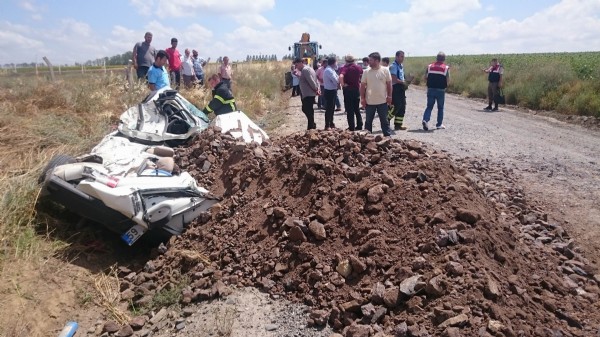 Kağıt gibi araçtan sağ çıktılar