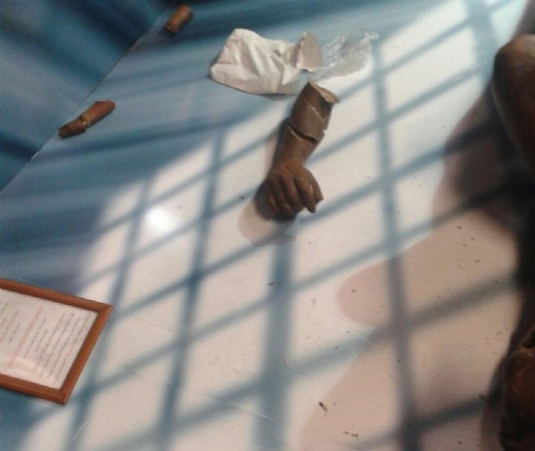 Çıplak müzisyen heykele aynı şahıs tarafından ikinci saldırı