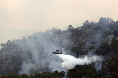 Kumluca'da Yangın Durdurulamıyor Açıklaması 11 Ev Kül Oldu