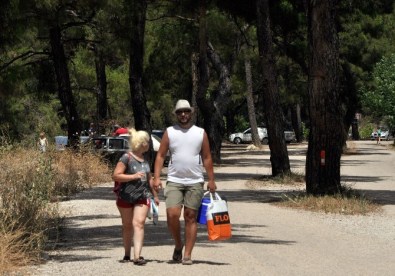 Tatilciler Alevlerin Tehdit Ettiği Adrasan Ve Olimpos'u Terk Ediyor