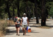 OLIMPOS - Tatilciler Alevlerin Tehdit Ettiği Adrasan Ve Olimpos'u Terk Ediyor