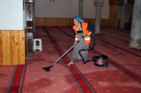 AKŞEHİR BELEDİYESİ - Akşehir Belediyesi Cami Temizliklerini Sürdürüyor