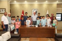 Başkan Kurt'tan Başarılı Öğrencilere Futbol Ve Voleybol Topu