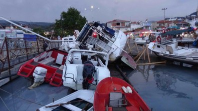 Fırtına Limandaki Tekneleri Vurdu