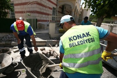 Konak'ta İbadete 'Engel' Yok