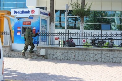 Patlatılan Çantadan Kıyafetler Çıktı