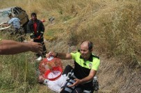 AHMET OZAN - Takla Atan Otomobildeki 4 Kişi Yaralandı