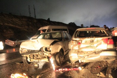 Zincirleme Kazalar Peş Peşe Geldi Açıklaması 3 Ölü, 13 Yaralı