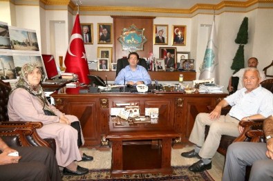 35 Yıldır Bitkisel Hayattaki Kızları İçin Okul Yaptırdılar