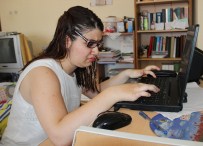 TOPUKLU AYAKKABı - Azmin Zaferi Açıklaması 8 Ameliyat, 4 Kitap